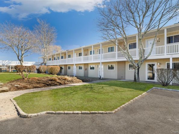 61 W Tiana Road 10, Hampton Bays NY 11946
