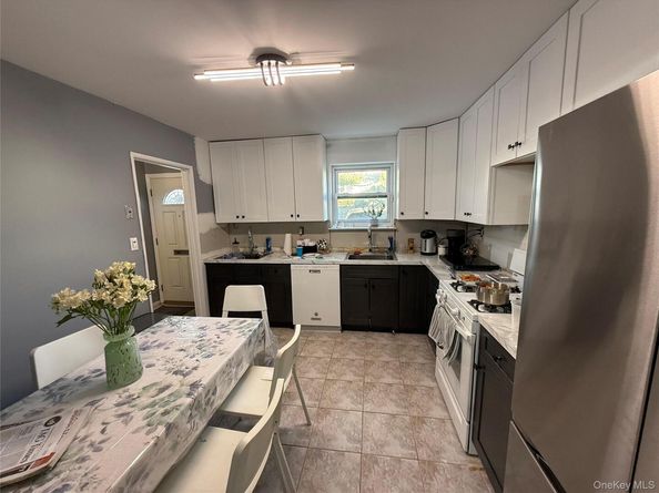 920 Broadway 5, Woodmere NY 11598