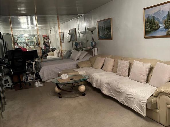 87-15 204th Street B67, Hollis NY 11423