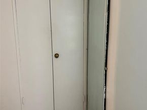 87-15 204th Street B67, Hollis NY 11423