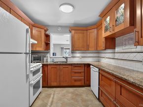 3992 William Street, Seaford NY 11783