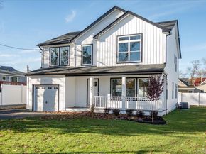 6 Gail Grace Court, Copiague NY 11726