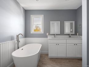 6 Gail Grace Court, Copiague NY 11726