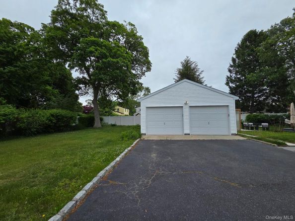 83 Vanderbilt Avenue, West Babylon NY 11704