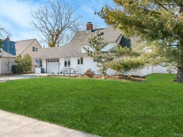 44 Disc Lane, Wantagh NY 11793