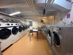 131-11 Kew Gardens Road 4B, Richmond Hill NY 11418