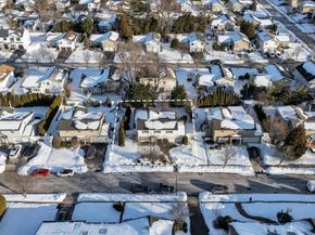 20 Sagamore Way S, Jericho NY 11753