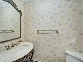 20 Sagamore Way S, Jericho NY 11753