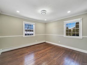 20 Sagamore Way S, Jericho NY 11753