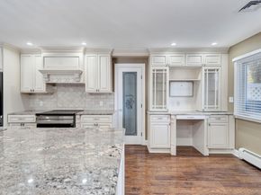 20 Sagamore Way S, Jericho NY 11753