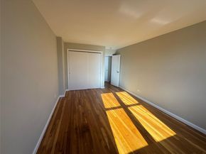 241-20 Northern Blvd 6H, Douglaston NY 11363