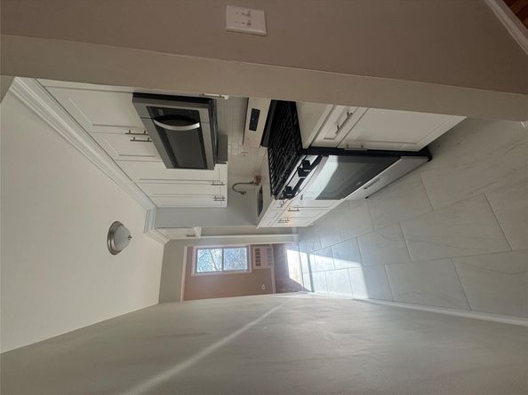 241-20 Northern Blvd 6H, Douglaston NY 11363