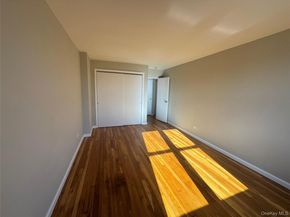 241-20 Northern Blvd 6H, Douglaston NY 11363