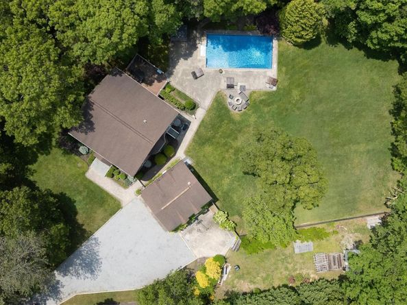 26 Boxtree Road, East Quogue NY 11942
