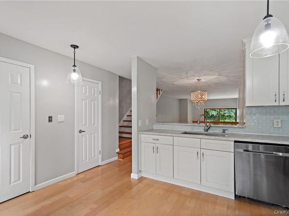 118 Round Hill Road, Dobbs Ferry NY 10522