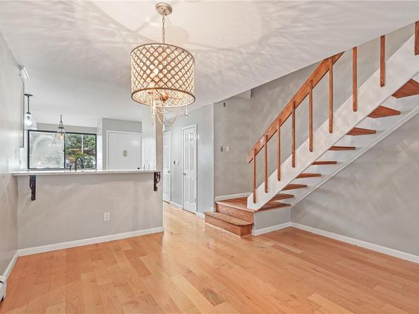 118 Round Hill Road, Dobbs Ferry NY 10522