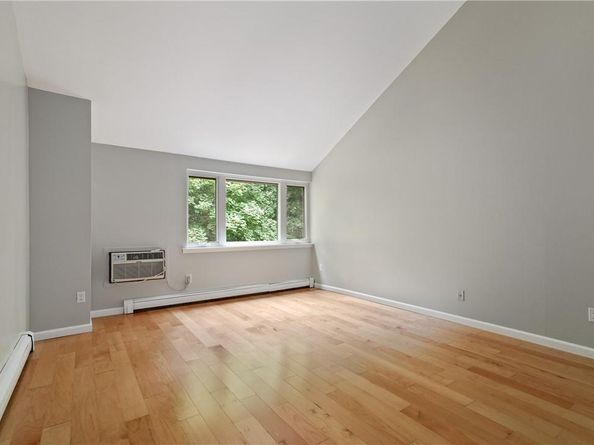 118 Round Hill Road, Dobbs Ferry NY 10522