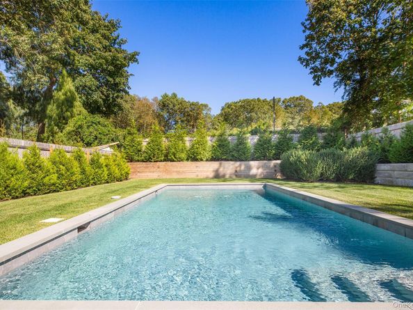 195 Little Fresh Pond Road, Southampton NY 11968