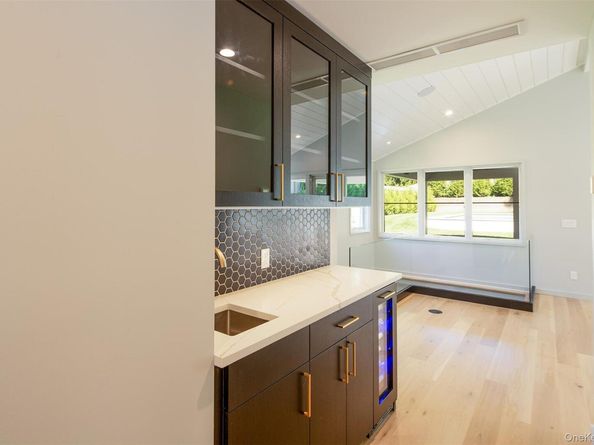 195 Little Fresh Pond Road, Southampton NY 11968