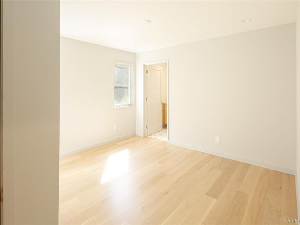 195 Little Fresh Pond Road, Southampton NY 11968
