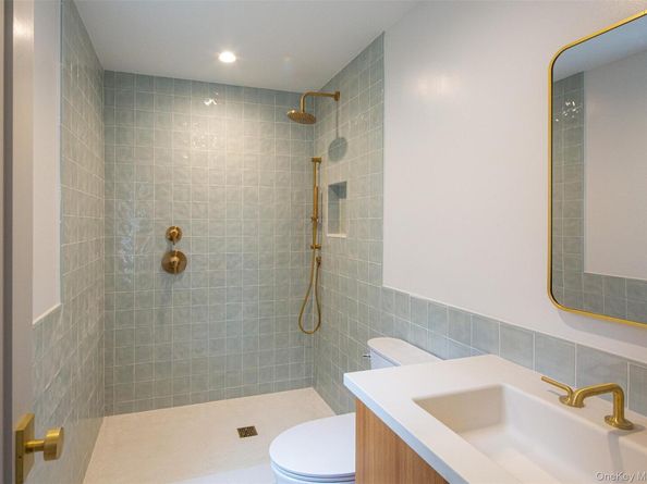 195 Little Fresh Pond Road, Southampton NY 11968