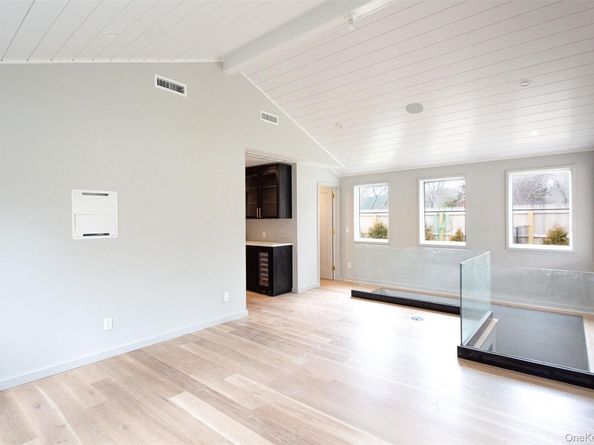 195 Little Fresh Pond Road, Southampton NY 11968