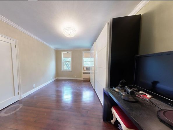 9410 64 Road B6, Rego Park NY 11374