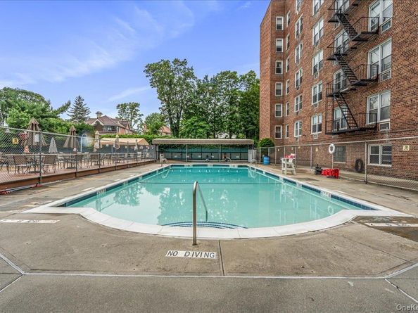 54-44 Little Neck Parkway 5G, Little Neck NY 11362