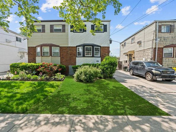 24524 148th Road, Rosedale NY 11422