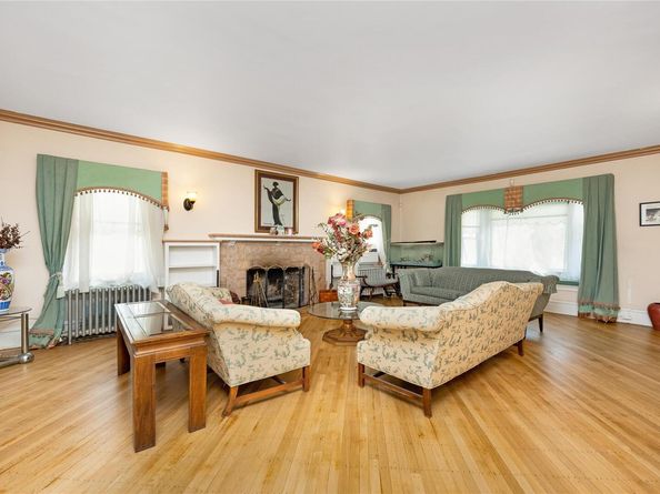 24 Lawrence Avenue, Rockville Centre NY 11570