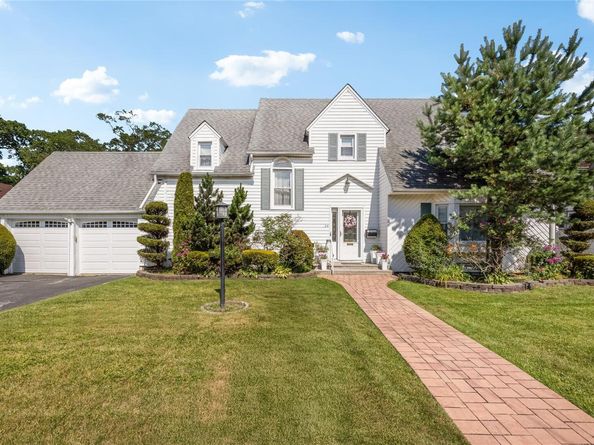 24 Lawrence Avenue, Rockville Centre NY 11570