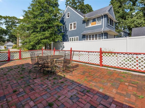 24 Lawrence Avenue, Rockville Centre NY 11570