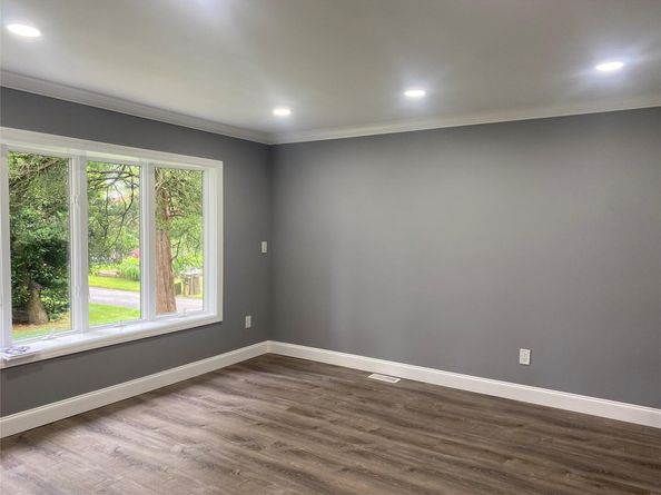 95 Muncie Road, West Babylon NY 11704