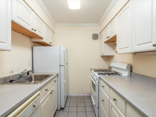 151-05 Cross Island Parkway 1D, Whitestone NY 11357