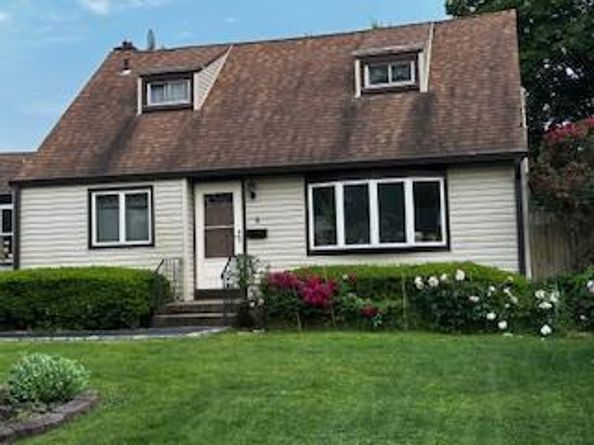 8 Hickory Street, Central Islip NY 11722