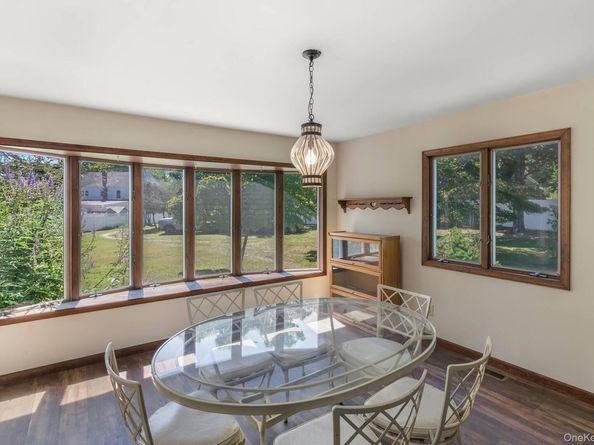 13 West End Avenue, East Quogue NY 11942