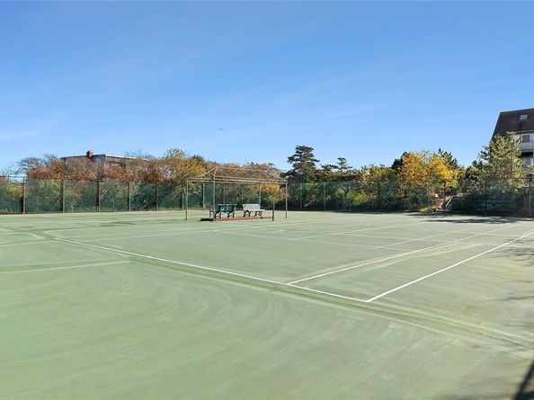 2004 Montauk 1811, Amagansett NY 11930