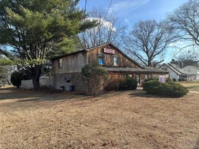 981 Old Town, Coram NY 11727