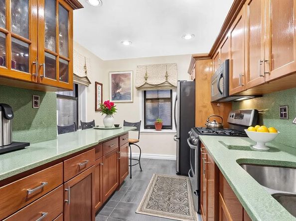 860 Grand Concourse 4N, Bronx NY 10451