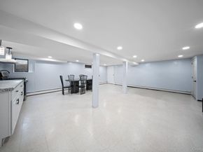 21 Peter Lane, Plainview NY 11803