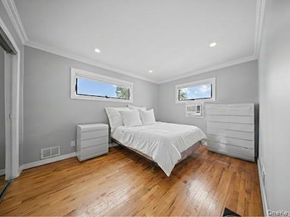 21 Peter Lane, Plainview NY 11803