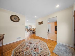 21 Peter Lane, Plainview NY 11803