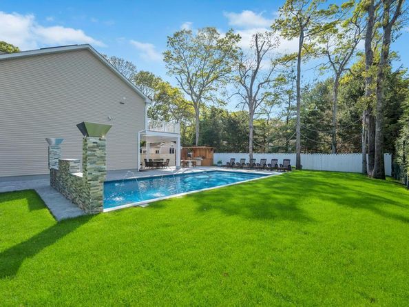 10 12th Street, East Hampton NY 11937