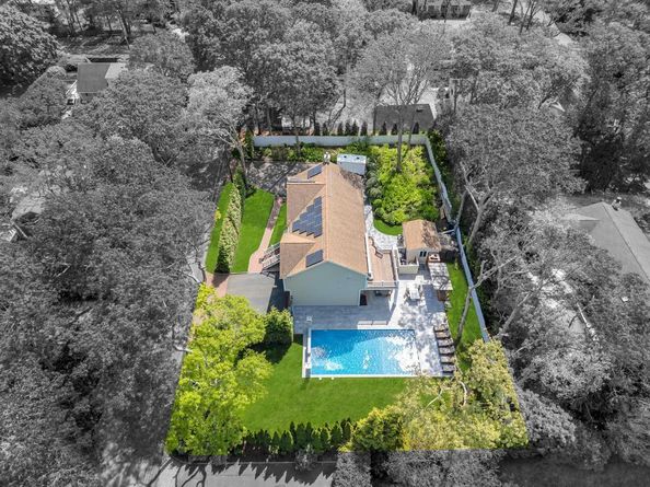 10 12th Street, East Hampton NY 11937