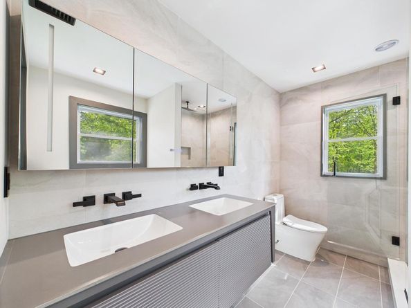 10 12th Street, East Hampton NY 11937