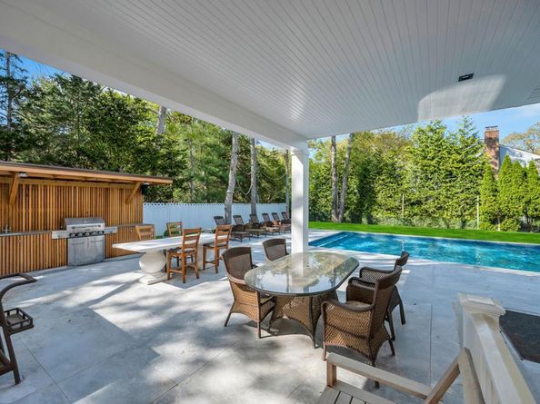 10 12th Street, East Hampton NY 11937
