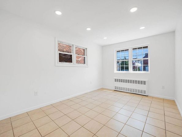 15940 95th Street, Howard Beach NY 11414
