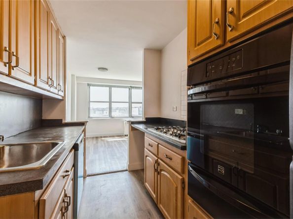 135 Ocean Parkway 10L, Brooklyn NY 11218