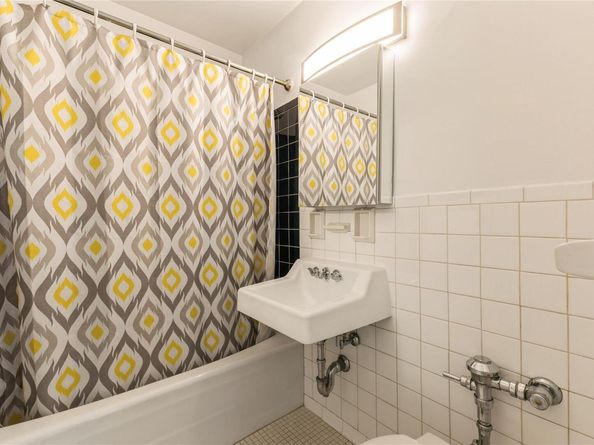135 Ocean Parkway 10L, Brooklyn NY 11218