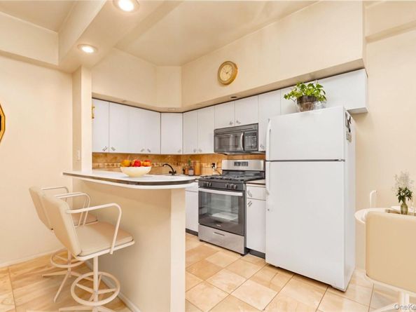 160-15 Powells  Cove Boulevard D203, Beechhurst NY 11357